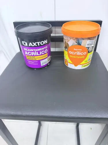 Rejunte acrílico!!<br>O acabamento fica ótimo <br>E rende <br>$30 cada