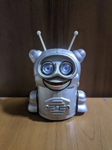 Robô Antigo Gigabot Eletrônico Anos 90/2000 (100% Funcional - Anda, Luz e Som)