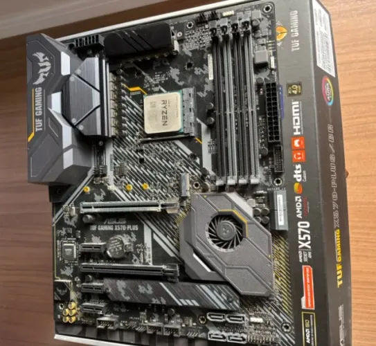 Kit Placa Mãe ASUS TUF Gaming X570 PLUS  + Processador AMD Ryzen 7 5700X
