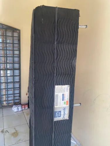 Vendo uma cama box em preta perfeito estado