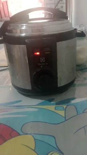 Panela de pressão elétrica