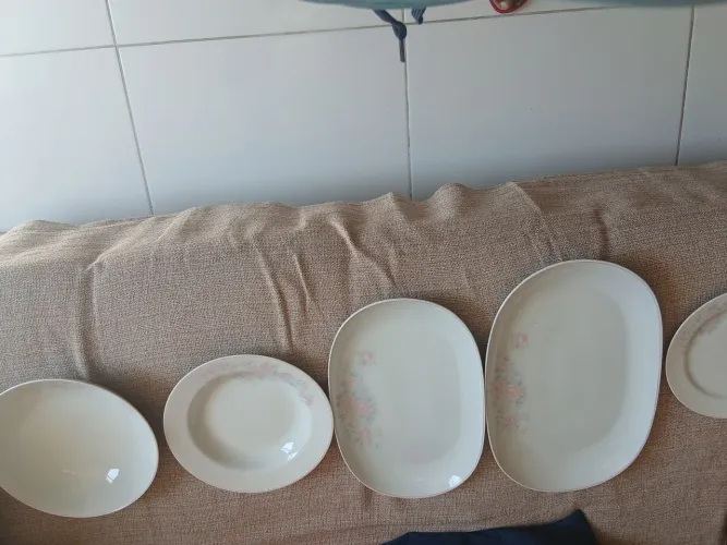 Aparelho de  jantar porcelana antiga 