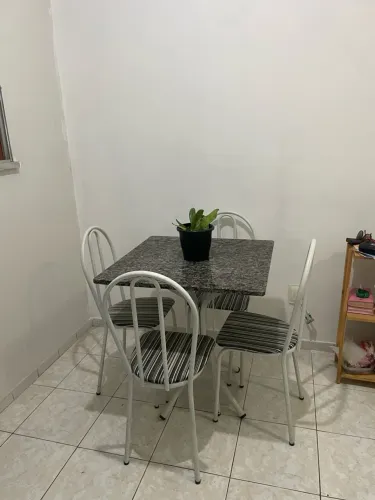 Mesa com 4 cadeiras