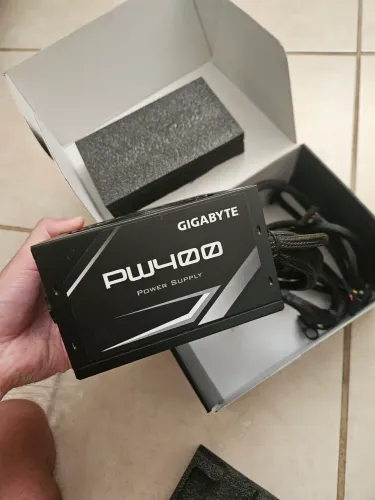 Fonte Gigabyte 400W