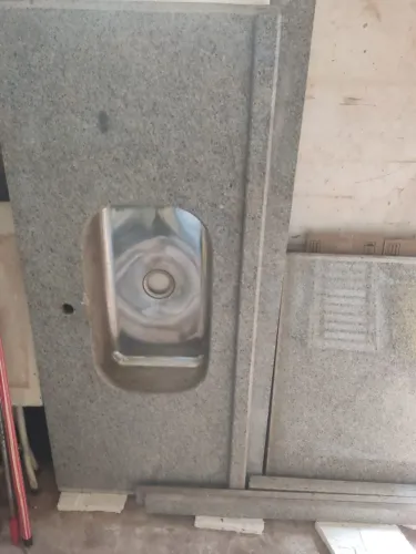 Pia com bancada em granito com cuba de inox