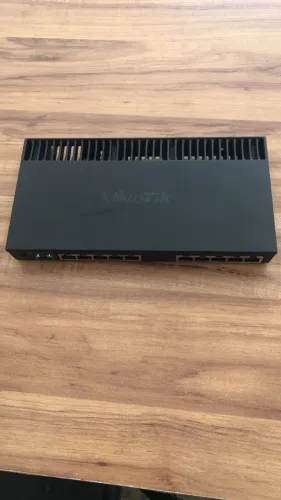Mikrotik Rb4011igs+rm Roteador Gigabit 10 Portas Sfp+ 10gbps 