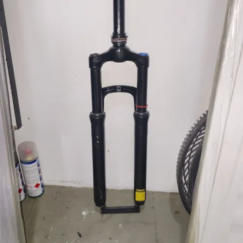 Amorteced serve para aro 29 e 26 dá uma pegada mais moto em bikeor garfo bike