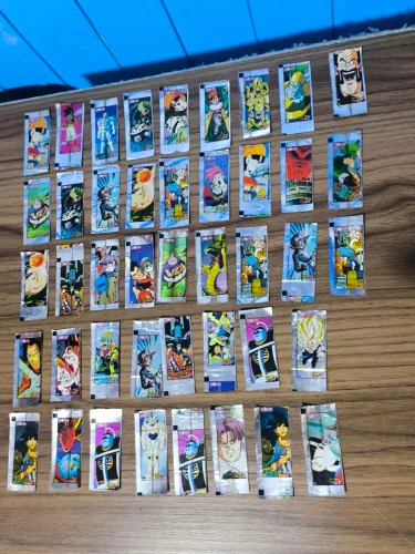 Lote com 43 figurinhas bond dbgt dragon ball gt