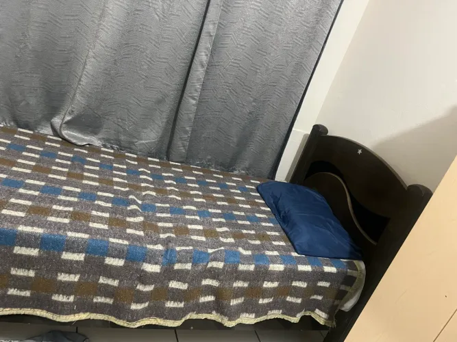 Vendo Cama de Solteiro em Ótimo estado com colchão
