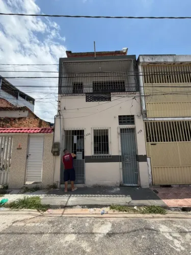 Casa ALTOS com sala, quarto, copa/cozinha e banheiro social - Cremação - Belém - PA