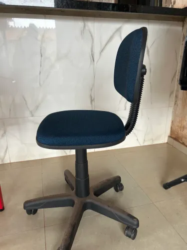 Cadeira secretária sem braço