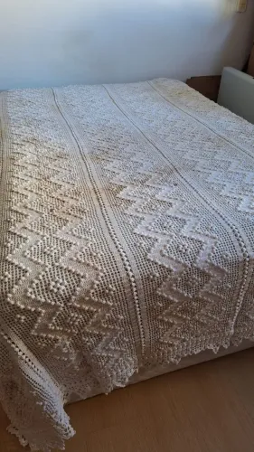 Colcha de casal de crochê linha branca