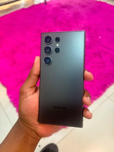 Samsung s24 Ultra 512gb troco em iPhone mais novo com volta ?