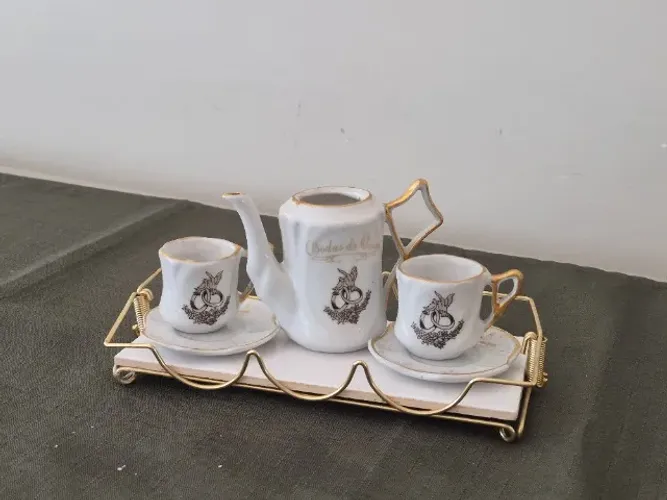 Mini aparelho de cafe em porcelana Bodas de Ouro