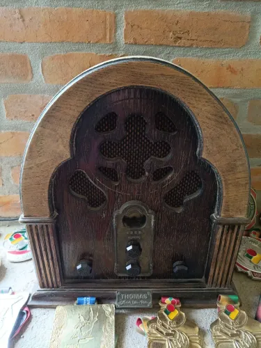 Rádio antiguidade funcionando