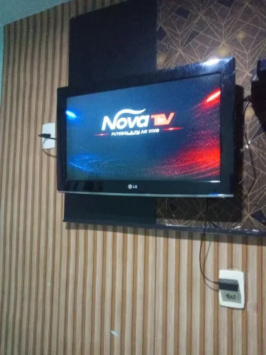 Vendo televisão de 28 polegadas funcionando perfeitamente preço 200 reais 