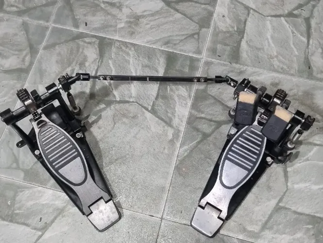 Pedal duplo para bateria