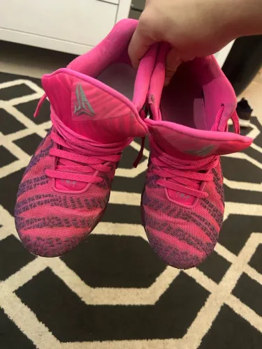 Tênis de basquete Nike JA3 rosa usado 