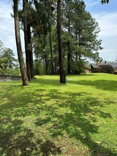 Terreno à Venda em Condomínio Fechado na Aldeia da Serra | Morada dos Pássaros