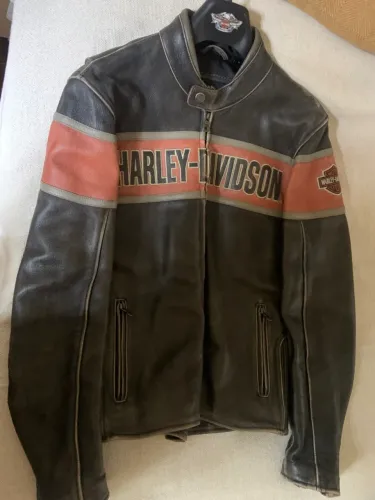 Jaqueta Couro. Legítima Harley Davidson. Tamanho: P. Estado de nova.