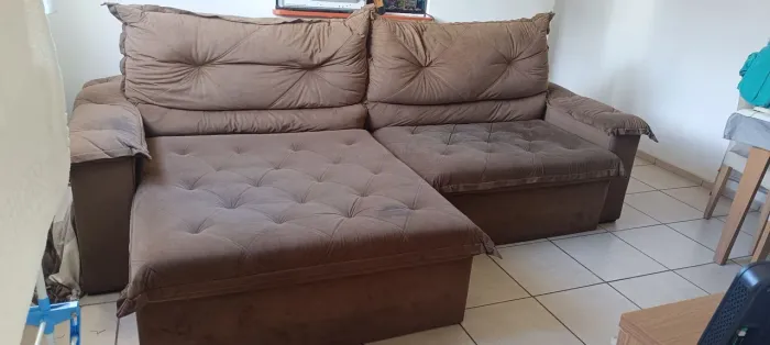 Sofá 2,90 de largura, reclinável. Aberto vira uma cama de casal