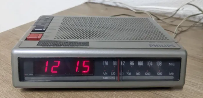 Rádio relógio Philips DS184 (Antigo)