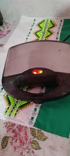 Vendo saduicheira está otima