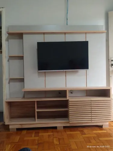Estante para TV e Home Theater até 65 Polegadas 178,6cmx183cm Marmorizado 2 Portas Ripadas