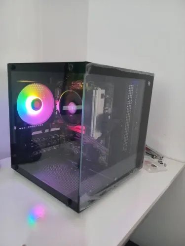 PC Gamer Ryzen 5 4600G 16GB DDR4 SSD NVMe 256GB RGB