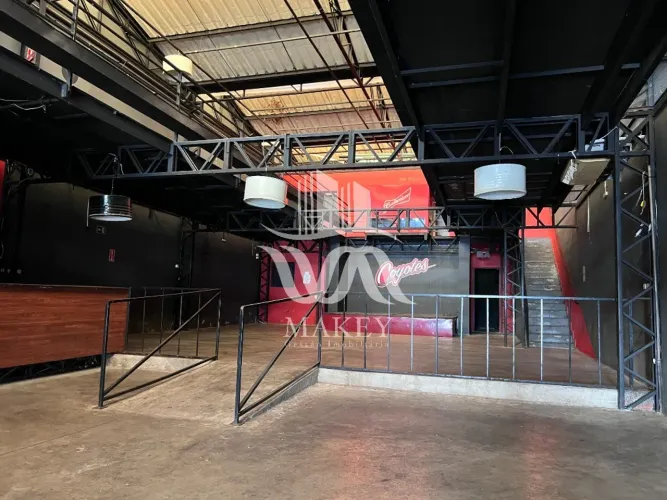 Locação. Galpão comercial de 2 pavimentos, com escritório e mezanino, 700m² no Jardim Camp