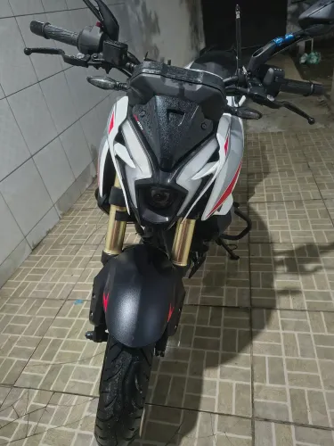 Vendo bajaj NS400z nova e na garantia