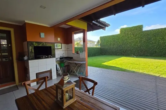 Casa com 3 dormitórios, 230 m² Privativos em Jurerê Internacional
