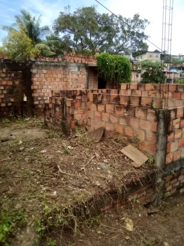 Terreno com Muros e Excelente Potencial de Valorização
