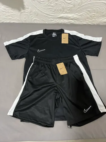 Conjunto dri fit nike