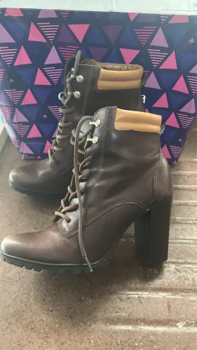 Bota cravo e canela (couro legítimo)