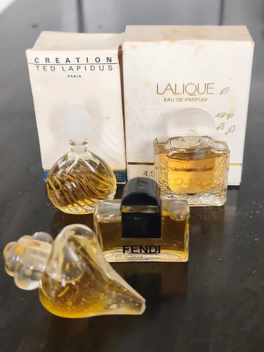 Miniaturas originais: Fendi, Ted Lapidus, Christian Lacroix, Lalique