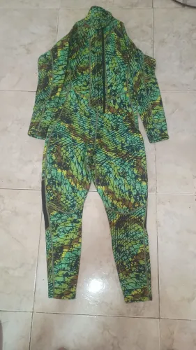 Roupa de mergulho neoprene tamanho S nova(nunca usada) camuflada!