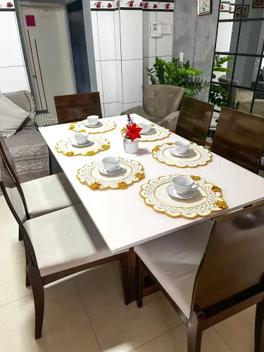 Mesa de Jantar 6 Lugares - Elegância e Conservação Impecável!
