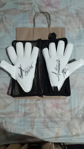 Luva de Goleiro DiFai - AUTOGRAFADA