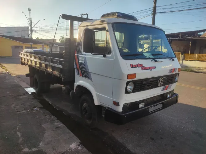 Vendo caminhão caminhão em ótimo estado de conservação pronto para trabalhar