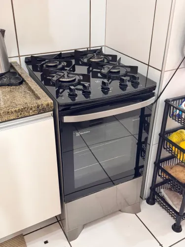 Fogão 4 bocas Electrolux Cinza Efficient Mesa Vidro, Tripla Chama e PerfectCook