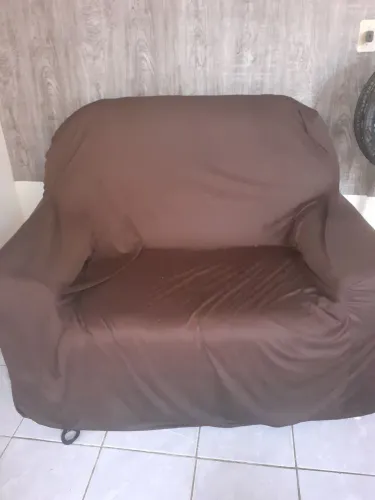 Vende-se sofá porte 2 lugares acompanha capa