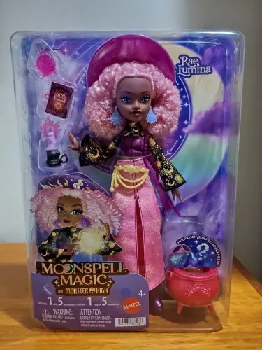 Boneca monster high Rae Lumina Moonspell Magic Lacrada