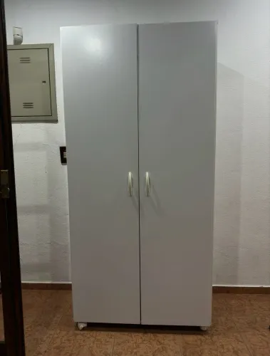 Armário Multiuso 2 Portas com Rodinhas 1,90x0,90