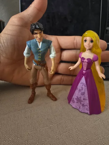 Bonecos Rapunzel e Flynn Rider (Enrolados - Disney) - Usados