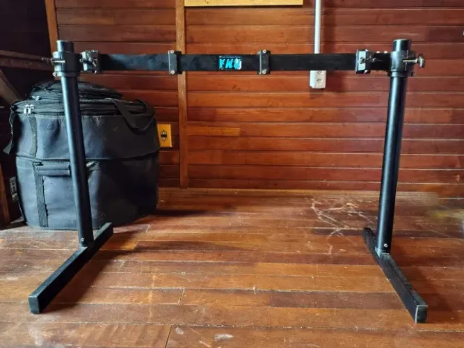 Rack frontal para bateria com 4 clamps 