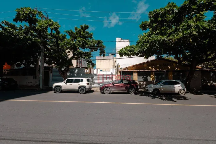 Aluga Terreno, 300 m² aproximadamente, ótima localização, frente de rua, perto da Manoel D