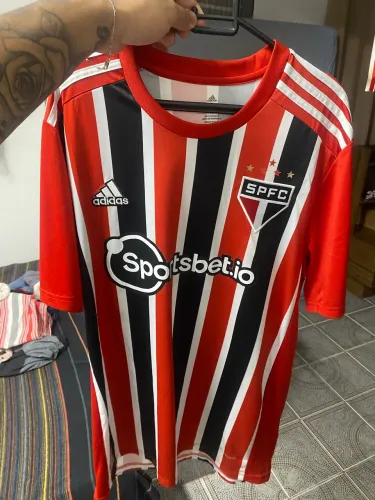 Esta camisa oficial do São Paulo Futebol Clube II 2022/2023 é produzida pela Adidas
