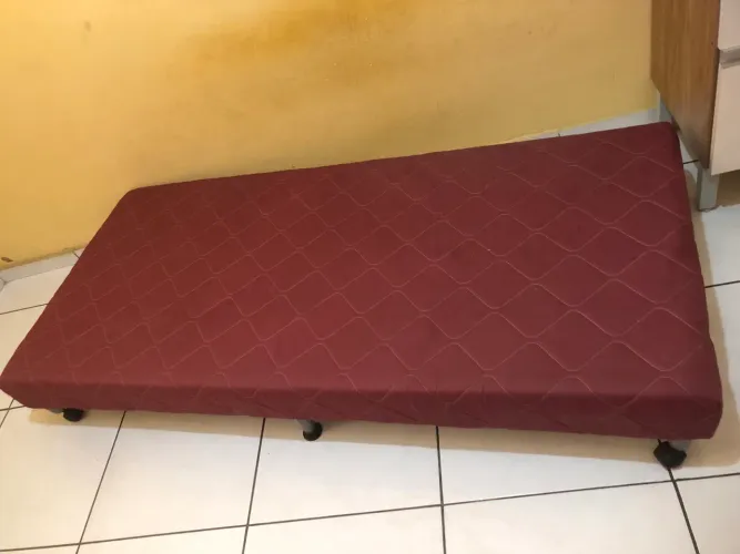 Vendesse colchão de solteiro é uma base de cama de solteiro baixa