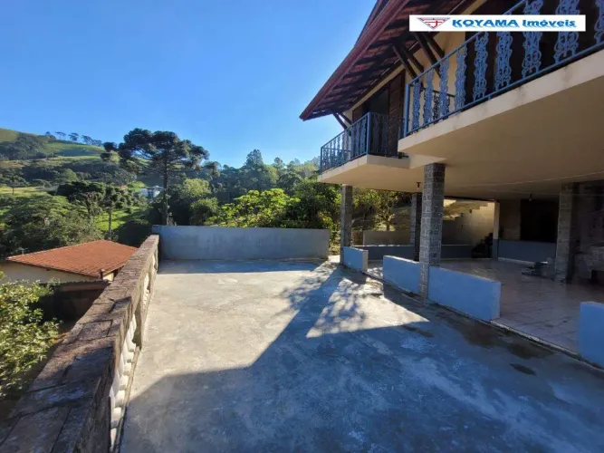 Sobrado à venda, 4 quartos, 2 suítes, 4 vagas, Centro - Gonçalves/MG